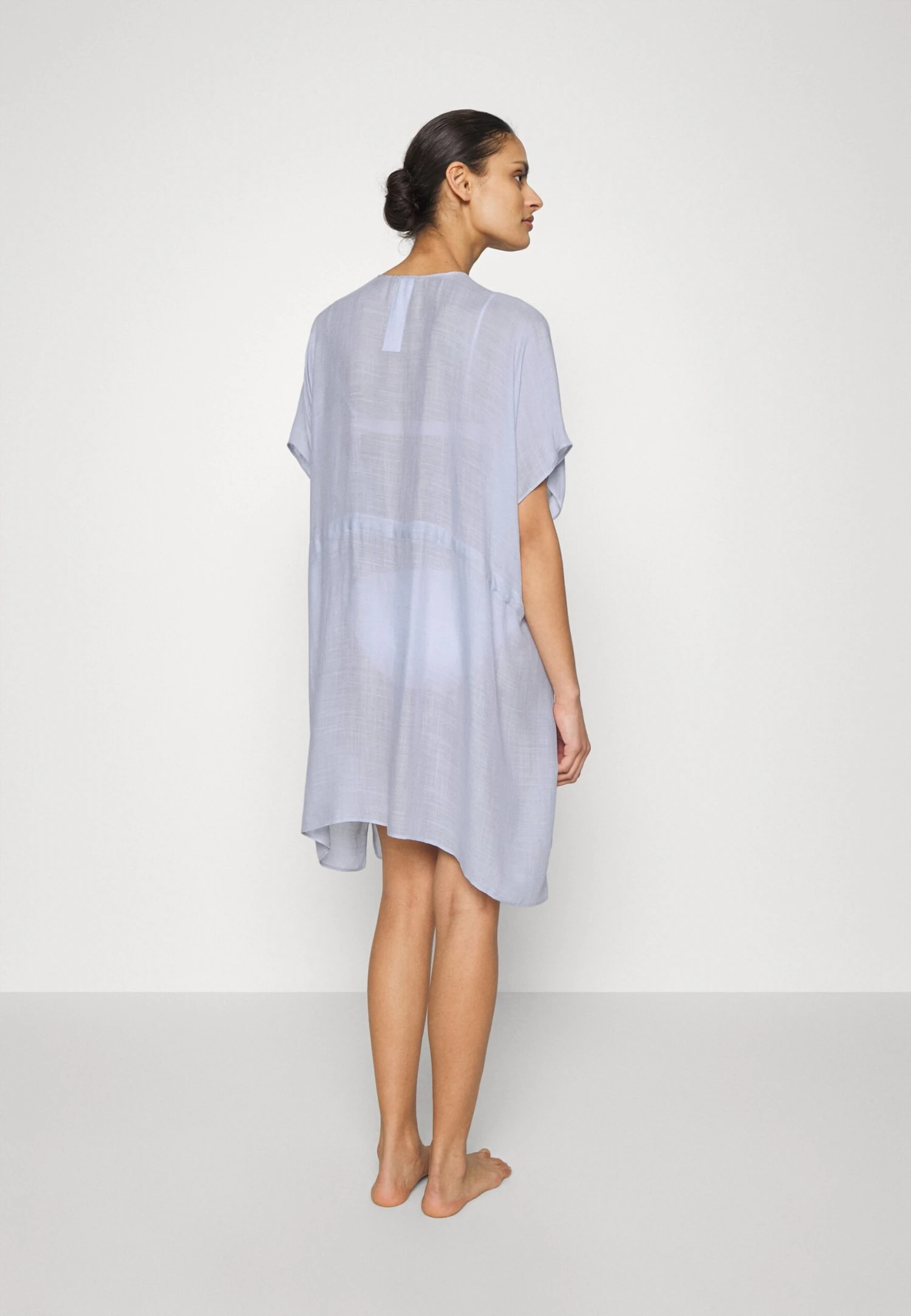 Anna Field Printed Short Kimono / 606 - Khaki_003 - Off-White - Complementos De Playa - 502 - Blue 3 Anna Field Printed Short Kimono / 606 - Khaki_003 - Off-White - Complementos De Playa - 502 - Blue - Imagen 3